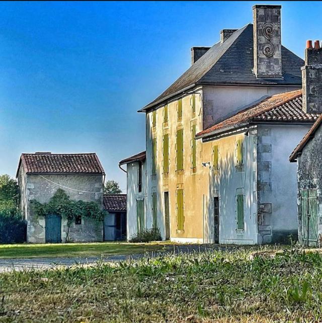 Bed and Breakfast Les Maisons Du Bonheur Château-Garnier Exteriér fotografie