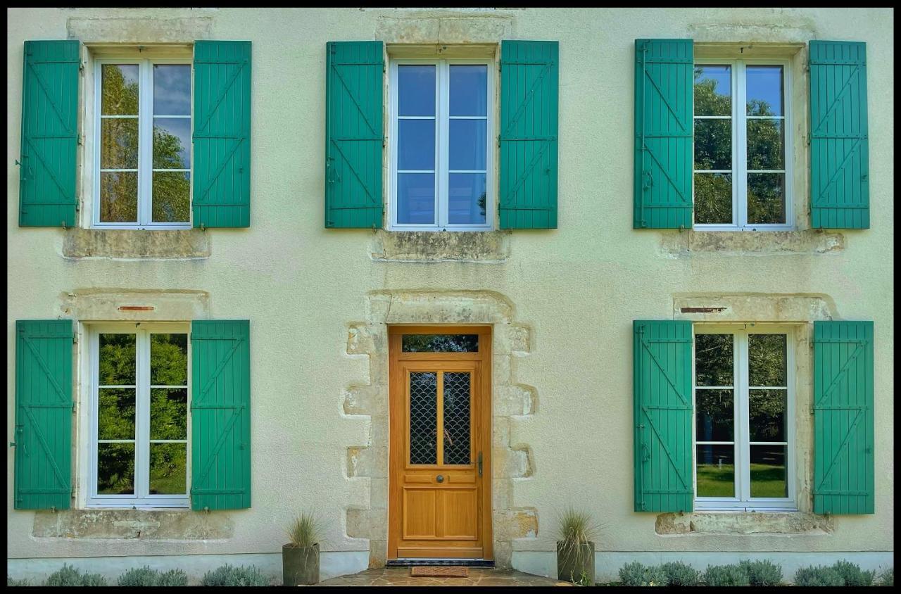 Bed and Breakfast Les Maisons Du Bonheur Château-Garnier Exteriér fotografie